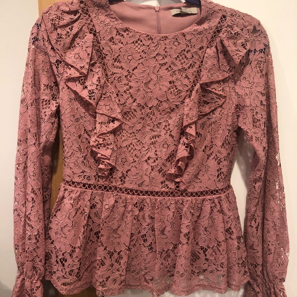 Wonderaly peplum, lace top (shirt/blouse )